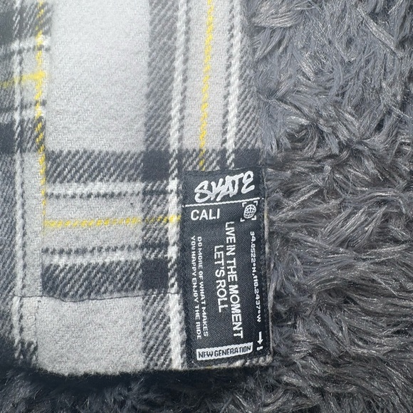 Plaid Hooded Jacket with Black and Yellow Accents Size Kids 12-13 Yrs old - Picture 5 of 5